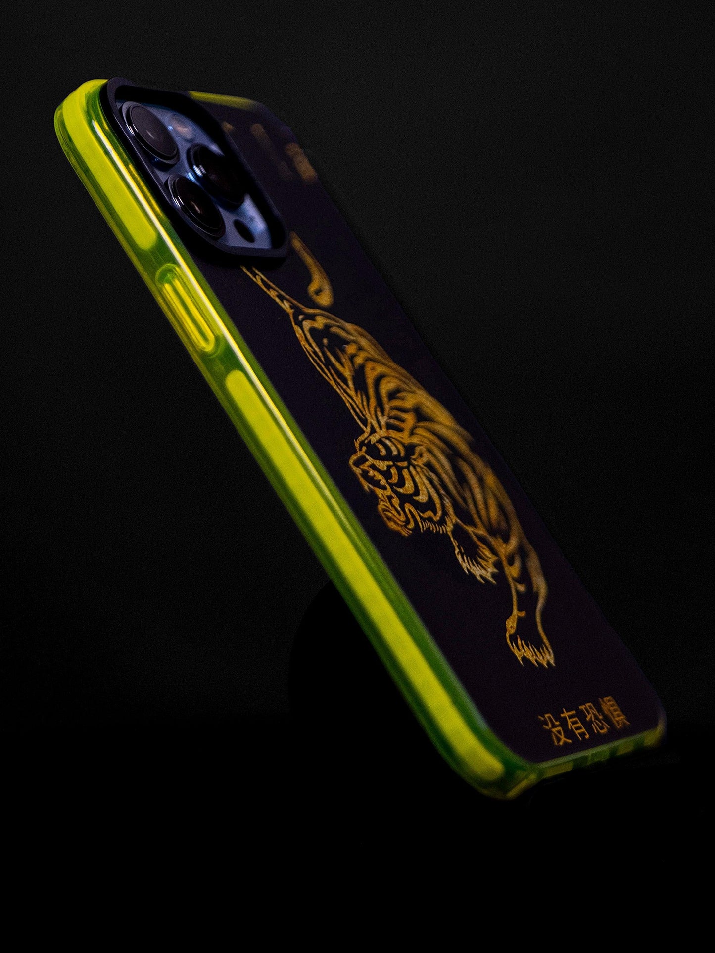 iPhone case- Fluorescent neon yellow - VARDIEL